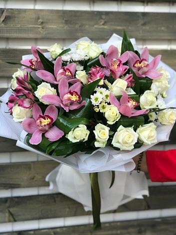 Букет цветов из: Розы и Хризантемы в Посёлке Свободы