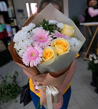Букет цветов из:  Герберы, Розы и Хризантемы в Посёлке Свободы
