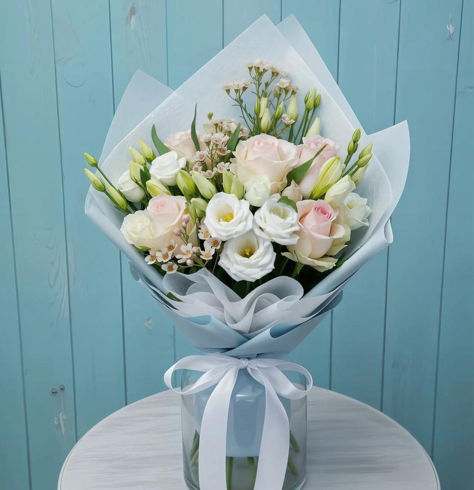 Букет цветов из: Розы и Лизиантусы в Посёлке Свободы