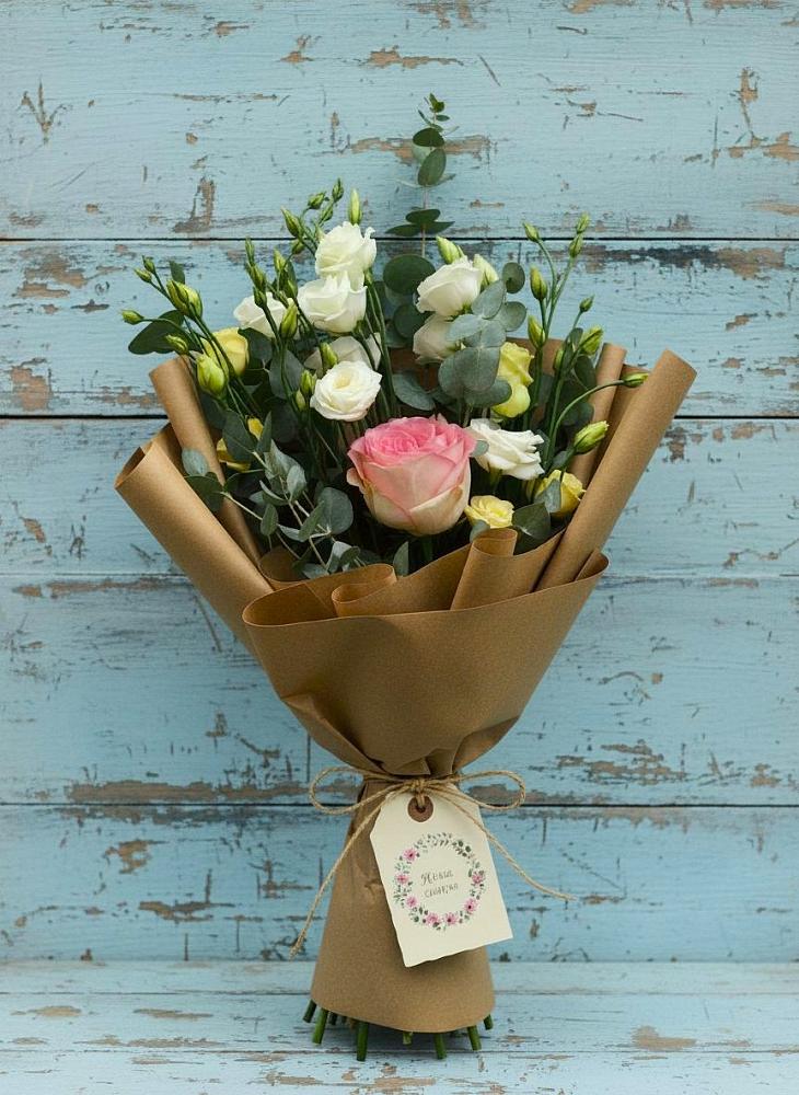 Букет цветов из: Розы и Лизиантусы в Посёлке Свободы