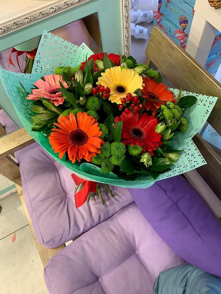 Букет цветов из: Герберы, Хризантемы и Альстромерии в Посёлке Свободы
