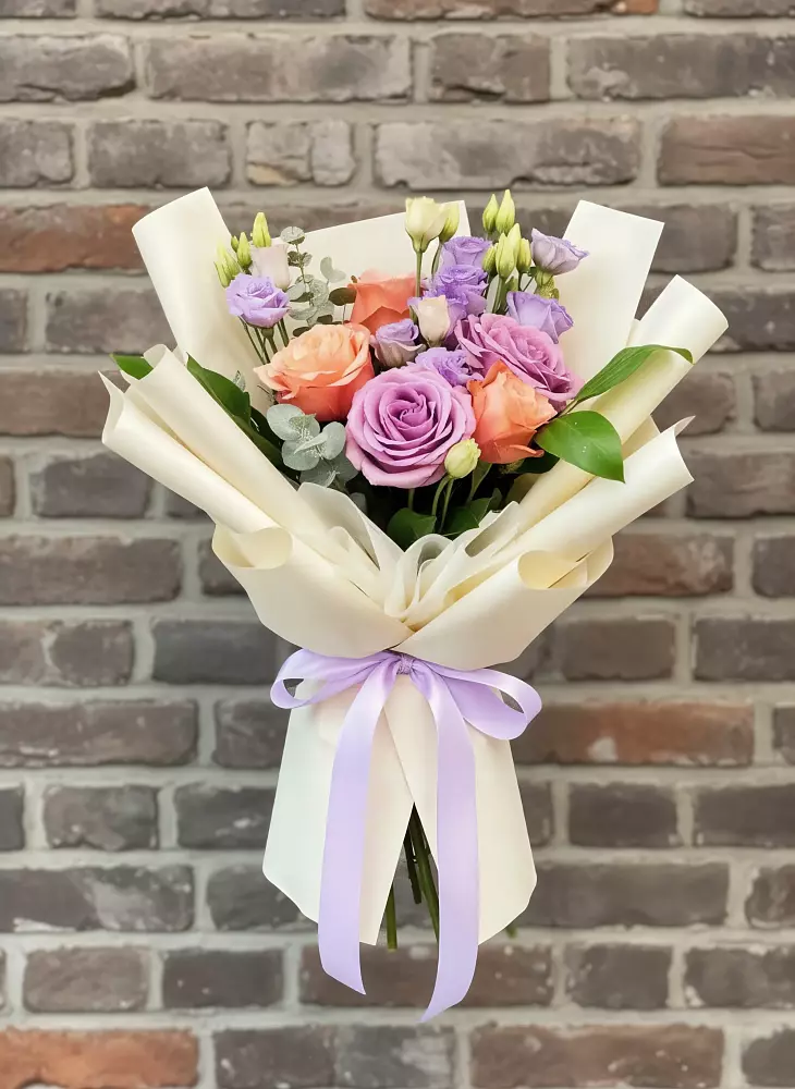 Букет цветов из: Лизиантусы и Розы в Посёлке Свободы