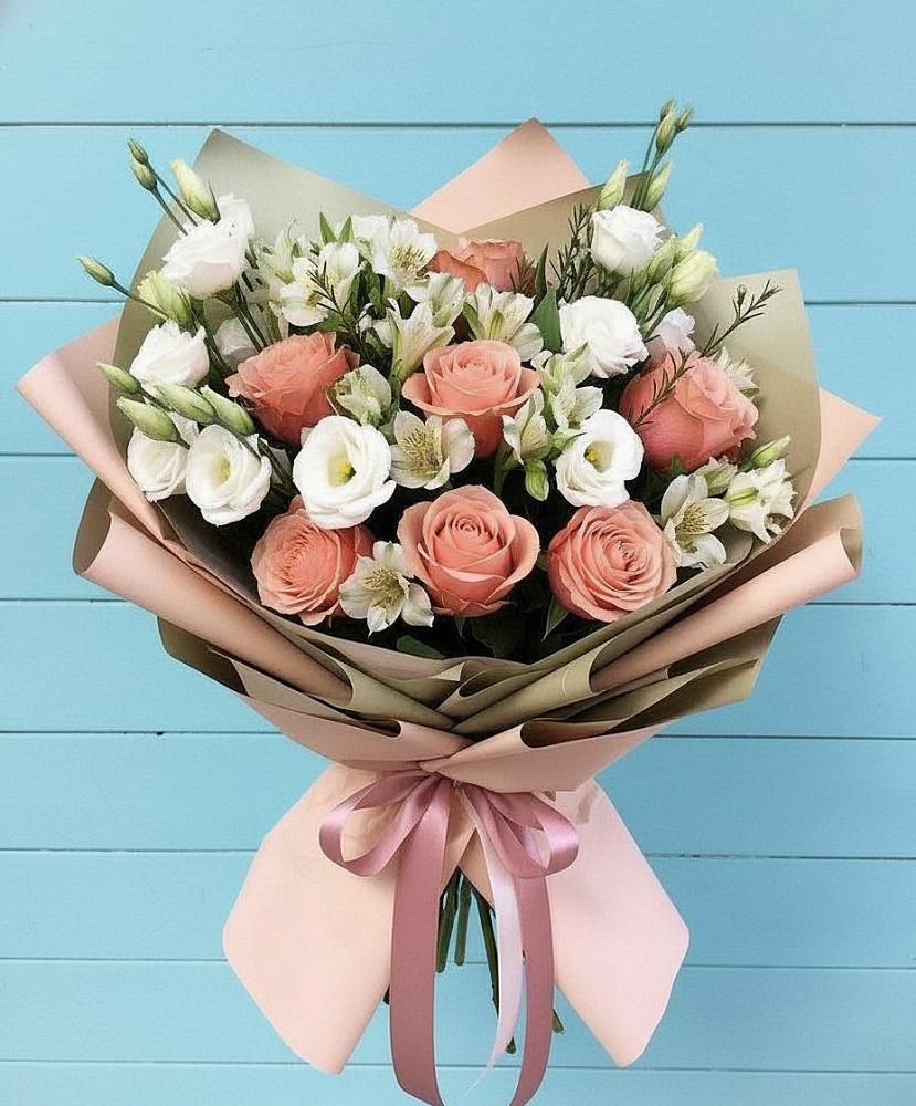 Букет цветов из: Розы, Альстромерии и Лизиантусы в Посёлке Свободы