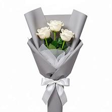 Букет 3 белые розы в Посёлке Свободы