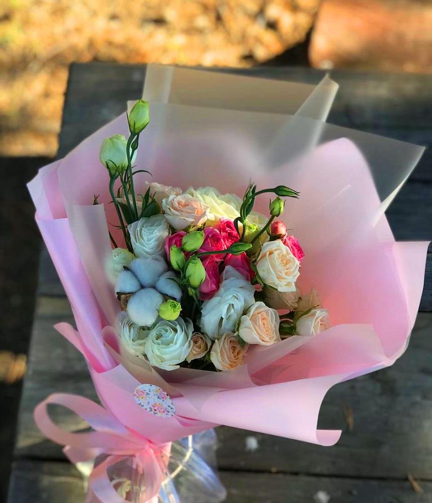 Букет цветов из: Розы и Лизиантусы в Посёлке Свободы