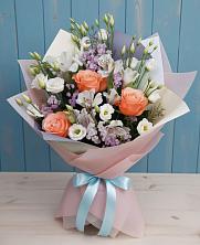 Букет цветов из:  Лизиантусы, Розы, Альстромерии и Гипсофила в Посёлке Свободы