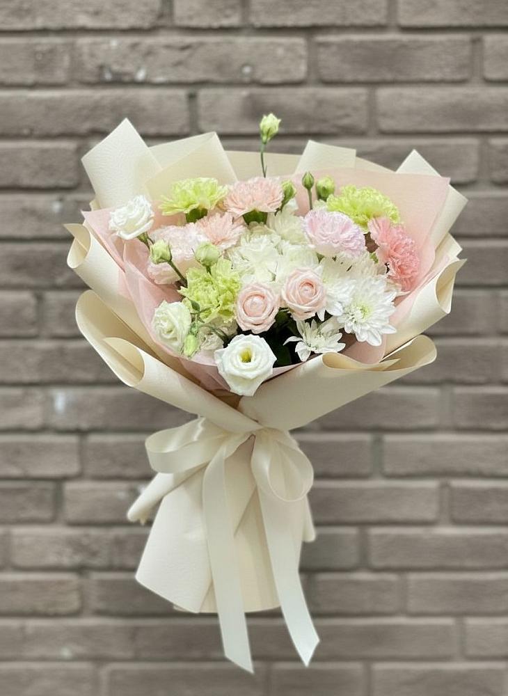 Букет цветов из: Гвоздики, Розы, Лизиантусы и Хризантемы в Посёлке Свободы