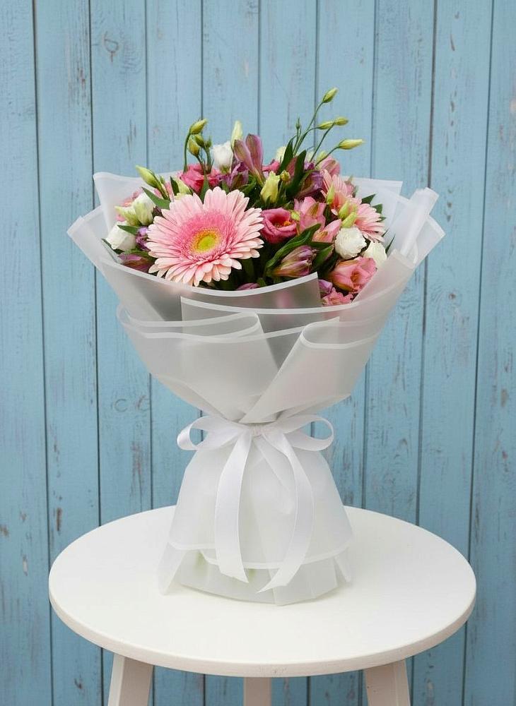 Букет цветов из: Герберы, Альстромерии и Лизиантусы в Посёлке Свободы