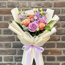 Букет цветов из:  Лизиантусы и Розы в Посёлке Свободы