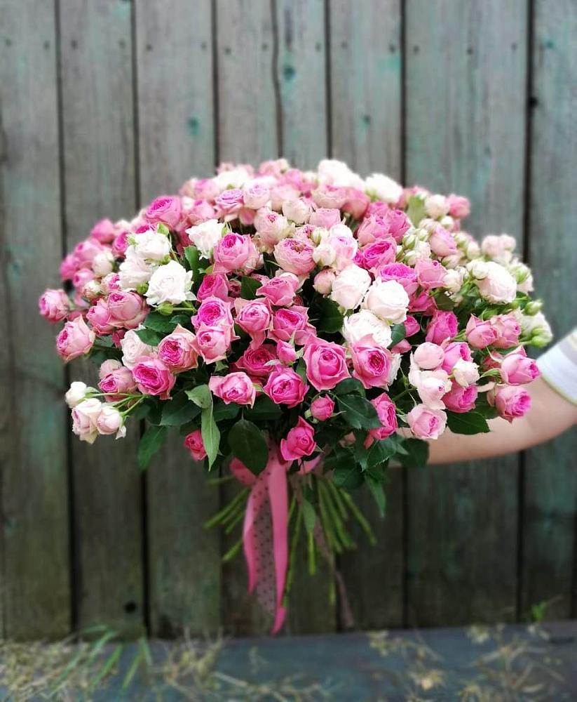 Букет Розовые кустовые розы Натали и Лав Лидия в Посёлке Свободы