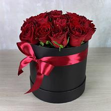 Цветочная композиция из Розы в шляпной коробке в Посёлке Свободы