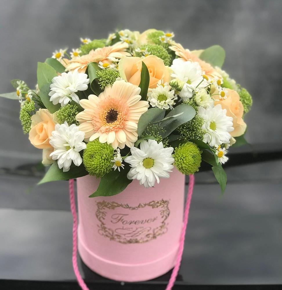 Цветочная композиция из Розы, Герберы и Хризантемы в шляпной коробке в Посёлке Свободы