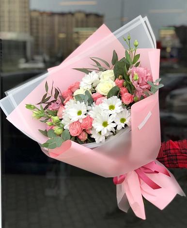 Букет цветов из: Розы, Лизиантусы и Хризантемы в Посёлке Свободы