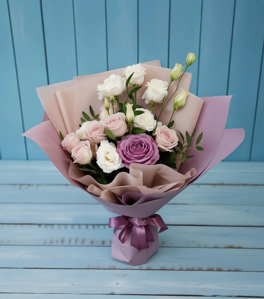 Букет цветов из: Розы и Лизиантусы в Посёлке Свободы